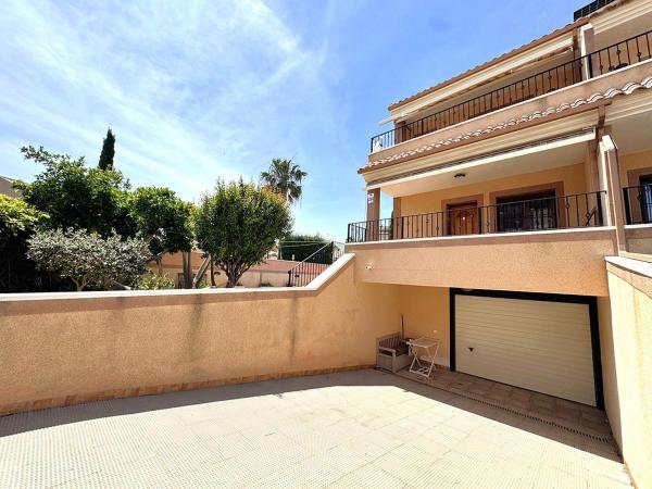 Chalet pareado en Calle Veleta, 4, Los Balcones - Los Altos del Edén, Torrevieja photo 1
