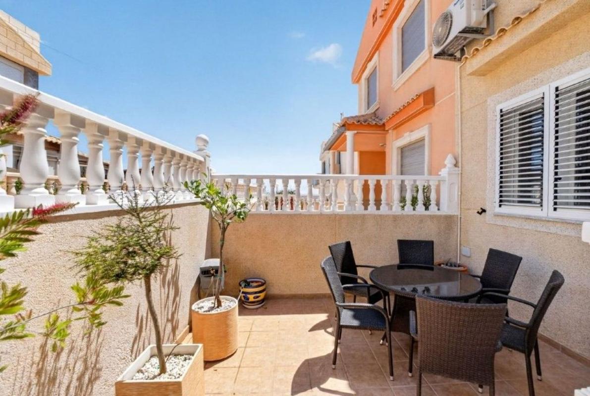 Venta de chalet independiente en Chalet pareado en Paseo Navarra, 2, Miramar - Torre del Moro, Torrevieja, Torrevieja
photo 4