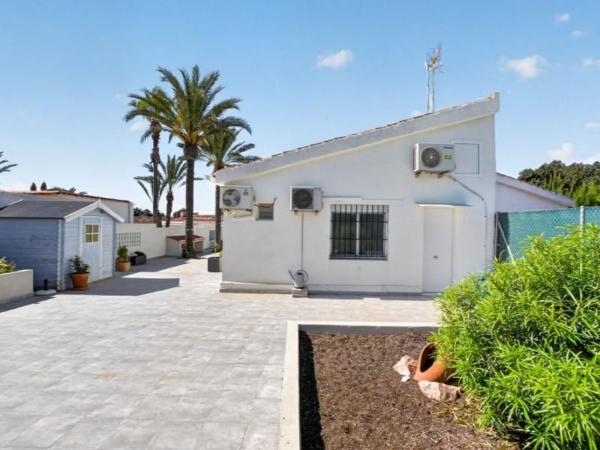 Casa o chalet independiente en Avenida las Alondras, 65, Nueva Torrevieja, Torrevieja photo 1