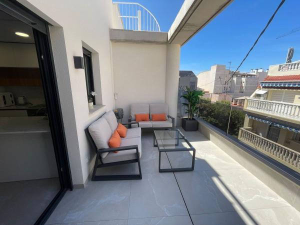 Аттик на продажу в  Ático en Calle Ulpiano, Las Piscinas Naturales, Torrevieja, Торревьеха photo 1