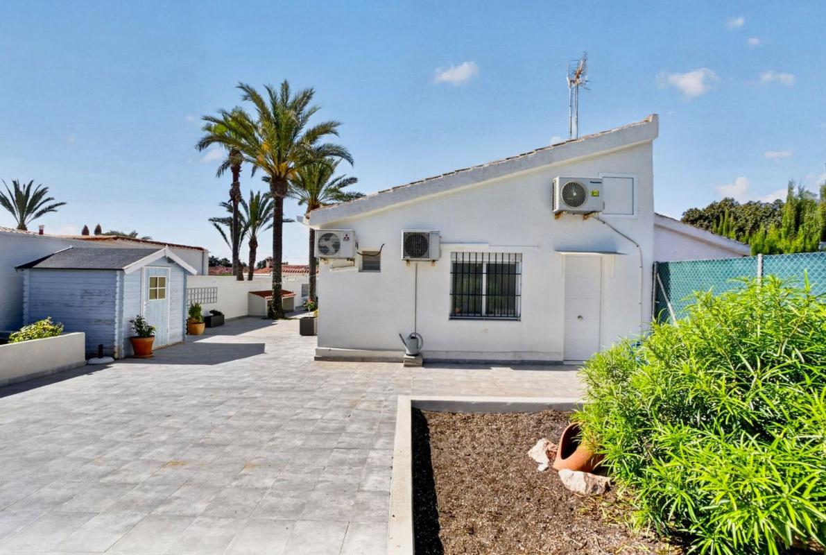 Продажа таунхауса в Chalet adosado en Plaza de los Halcones, Nueva Torrevieja, Torrevieja , Торревьеха photo 2