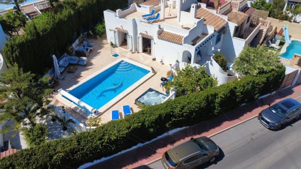 Chalet pareado en Avenida de Torrevieja, Los Balcones - Los Altos del Edén, Torrevieja thumbnail 2