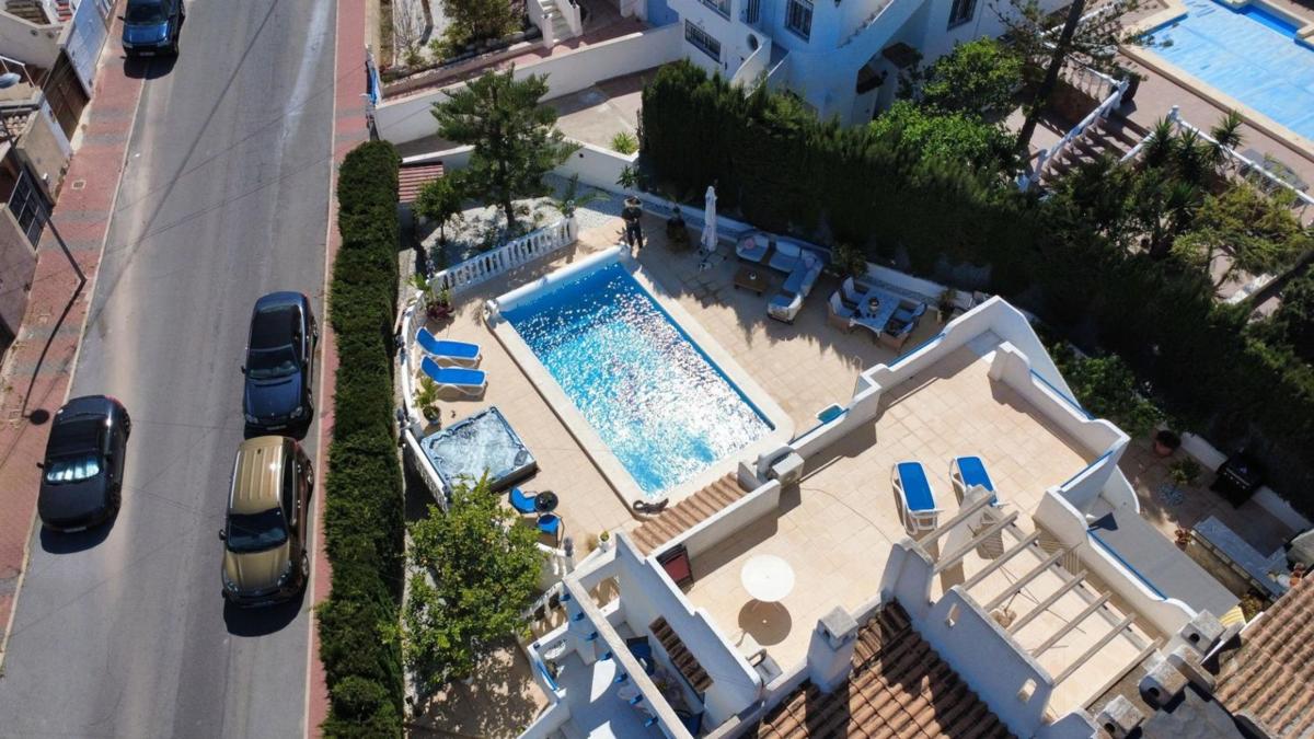 Продажа отдельного шале в  Chalet pareado en Avenida de Torrevieja, Los Balcones - Los Altos del Edén, Torrevieja, Торревьеха photo 5