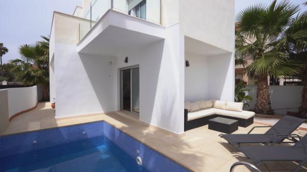 Casa o chalet independiente en Calle Tomas Valcarcel, Zona los Frutales, Torrevieja photo 1