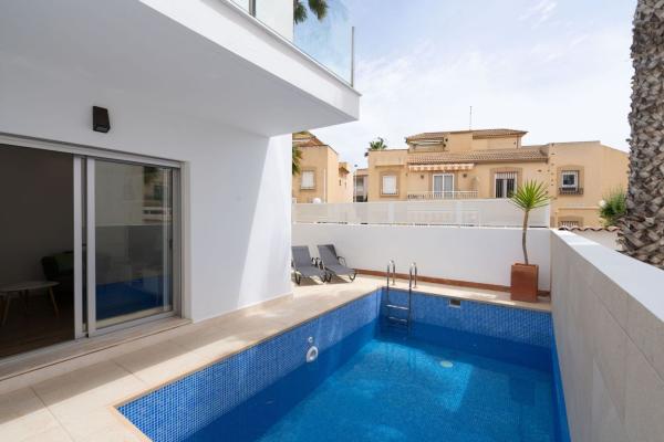 Casa o chalet independiente en Calle Tomas Valcarcel, Zona los Frutales, Torrevieja thumbnail 2