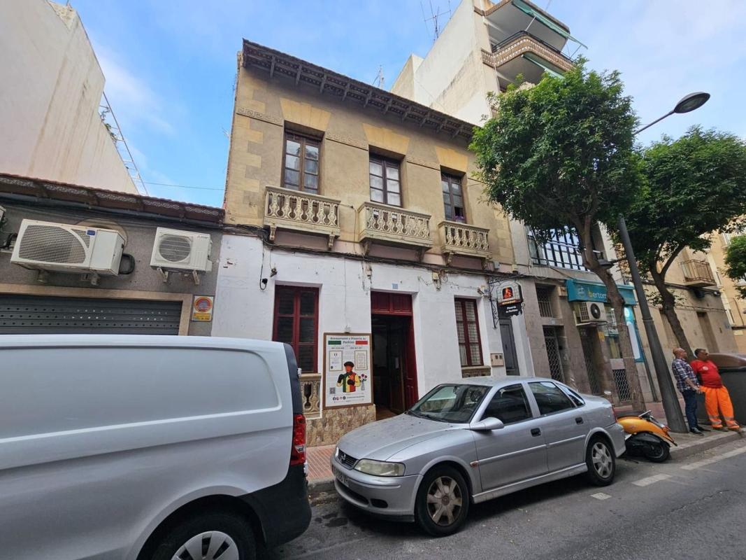Propiedades en venta y alquiler en España photo 1
