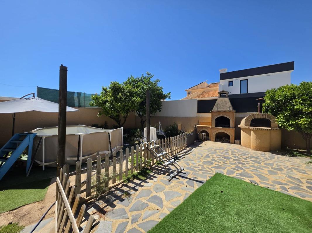 Venta de chalet independiente en Chalet pareado en Calle Meridiano, Aguas Nuevas, Torrevieja, Torrevieja
 photo 3