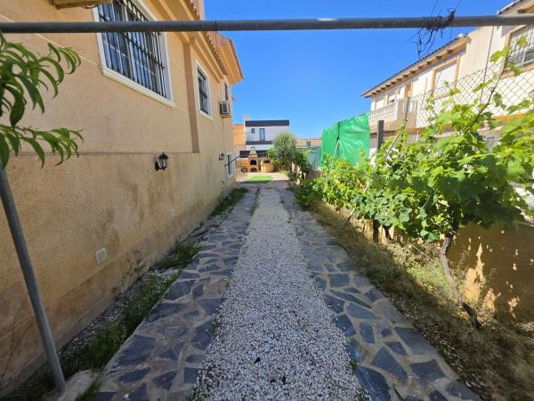 Chalet pareado en Calle Meridiano, Aguas Nuevas, Torrevieja photo 4