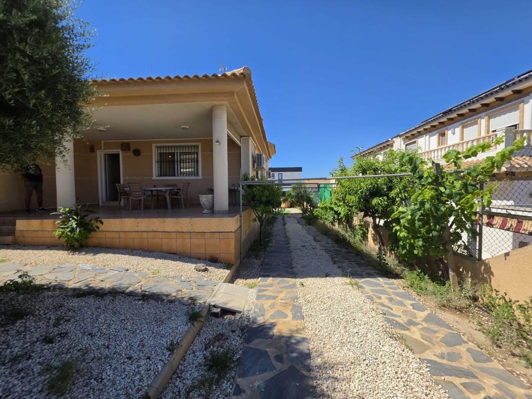 Venta de chalet independiente en Chalet pareado en Calle Meridiano, Aguas Nuevas, Torrevieja, Torrevieja
 photo 5