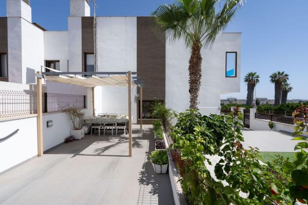 Chalet adosado en Avenida Tomas Boj Andreu, Los Balcones - Los Altos del Edén, Torrevieja thumbnail 3