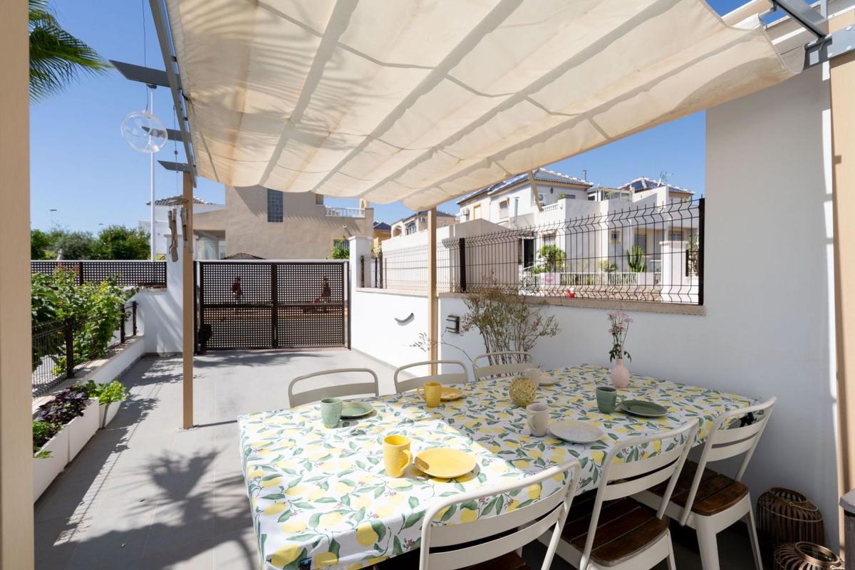 Продажа таунхауса в  Chalet adosado en Avenida Tomas Boj Andreu, Los Balcones - Los Altos del Edén, Torrevieja , Торревьеха photo 5