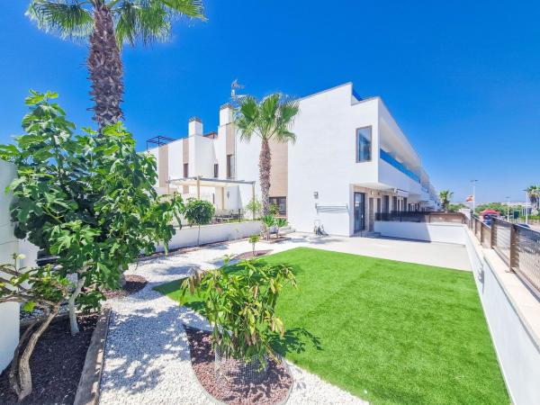 Chalet adosado en Avenida Tomas Boj Andreu, Los Balcones - Los Altos del Edén, Torrevieja photo 1