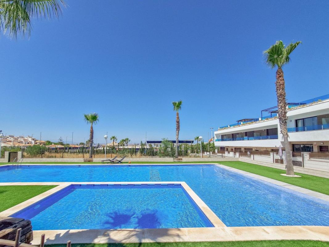 Venta de chalet adosado en Chalet adosado en Avenida Tomas Boj Andreu, Los Balcones - Los Altos del Edén, Torrevieja , Torrevieja photo 3