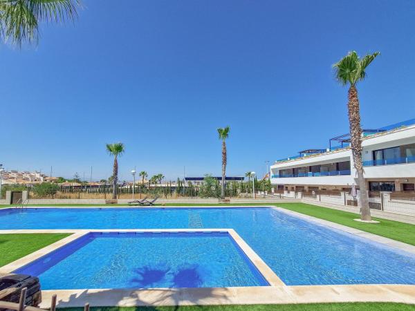 Chalet adosado en Avenida Tomas Boj Andreu, Los Balcones - Los Altos del Edén, Torrevieja thumbnail 3