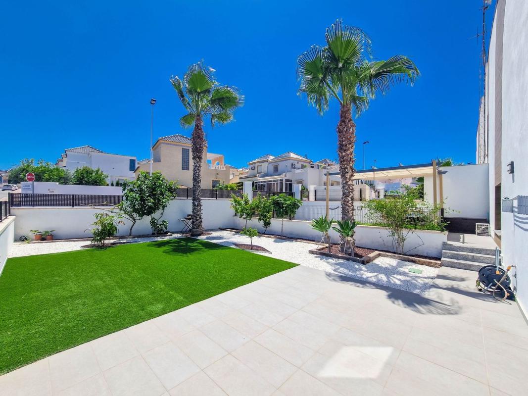 Venta de chalet adosado en Chalet adosado en Avenida Tomas Boj Andreu, Los Balcones - Los Altos del Edén, Torrevieja , Torrevieja photo 5