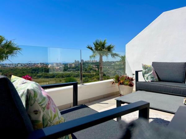 Chalet adosado en Lomas de Cabo Roig, Orihuela photo 1