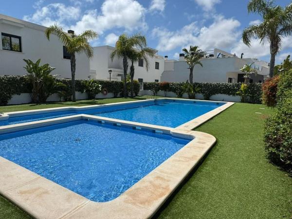 Chalet adosado en Lomas de Cabo Roig, Orihuela thumbnail 2