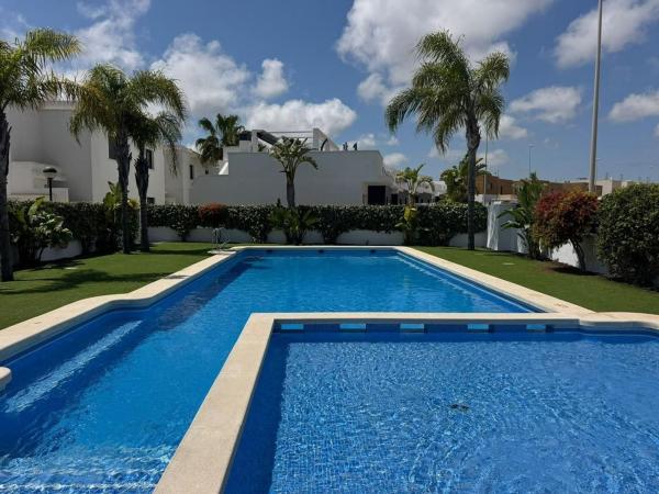 Chalet adosado en Lomas de Cabo Roig, Orihuela photo 4