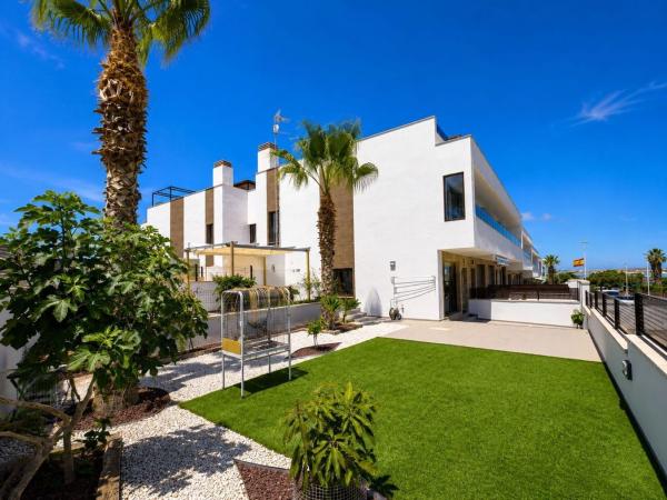 Chalet adosado en Avenida Tomas Boj Andreu, 2, Los Balcones - Los Altos del Edén, Torrevieja photo 1