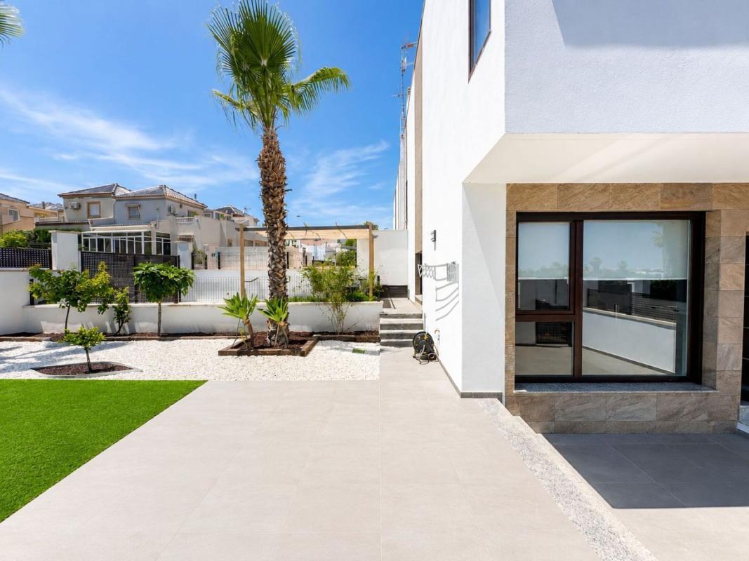 Sprzedaż szeregowego domku w Chalet adosado en Avenida Tomas Boj Andreu, 2, Los Balcones - Los Altos del Edén, Torrevieja , Torrevieja photo 2