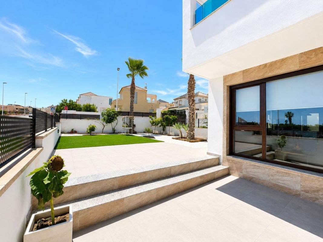 Sprzedaż szeregowego domku w Chalet adosado en Avenida Tomas Boj Andreu, 2, Los Balcones - Los Altos del Edén, Torrevieja , Torrevieja photo 3