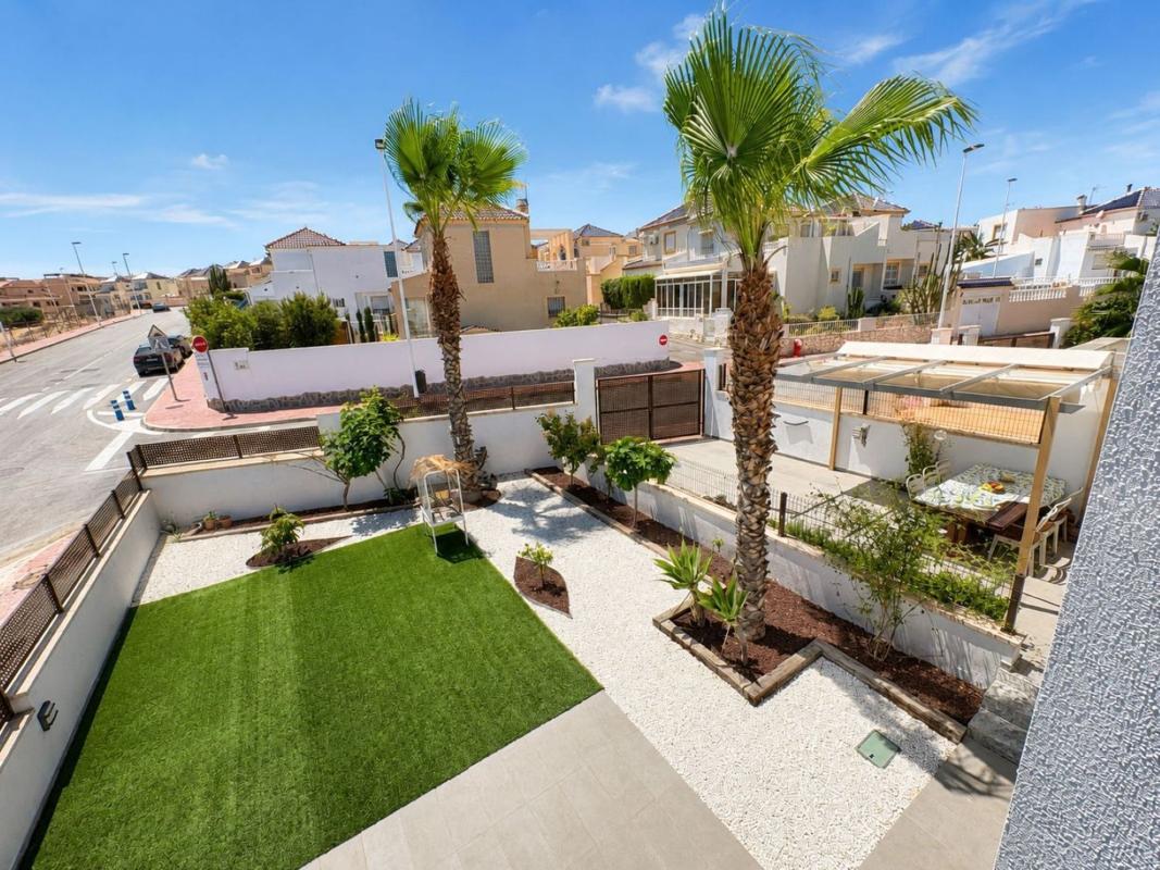 Sprzedaż szeregowego domku w Chalet adosado en Avenida Tomas Boj Andreu, 2, Los Balcones - Los Altos del Edén, Torrevieja , Torrevieja photo 4