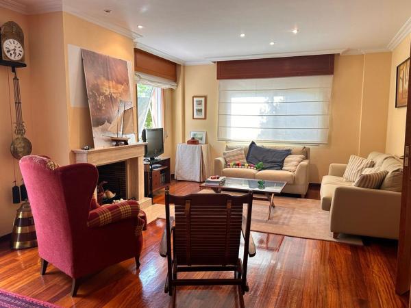 Chalet pareado en Urbanización Monte Devesa, Brion photo 1