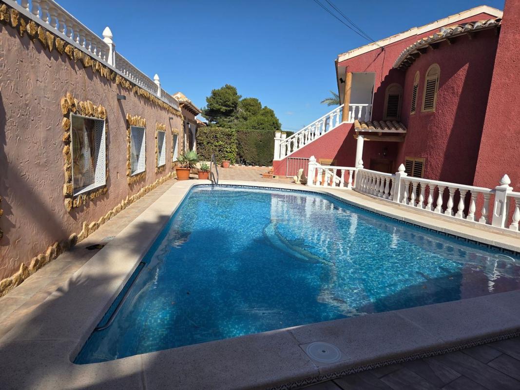 Venta de chalet independiente en Chalet pareado en Avenida de Elche, 33, Los Balcones - Los Altos del Edén, Torrevieja, Torrevieja
photo 2