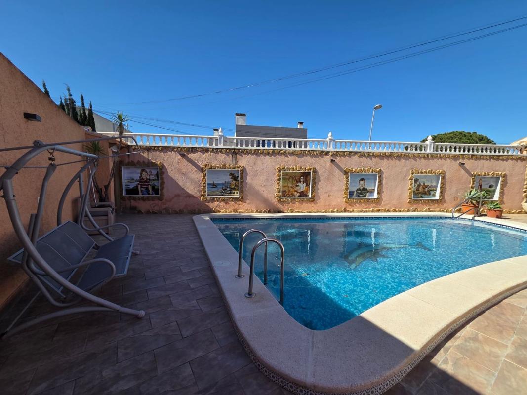 Venta de chalet independiente en Chalet pareado en Avenida de Elche, 33, Los Balcones - Los Altos del Edén, Torrevieja, Torrevieja
photo 4