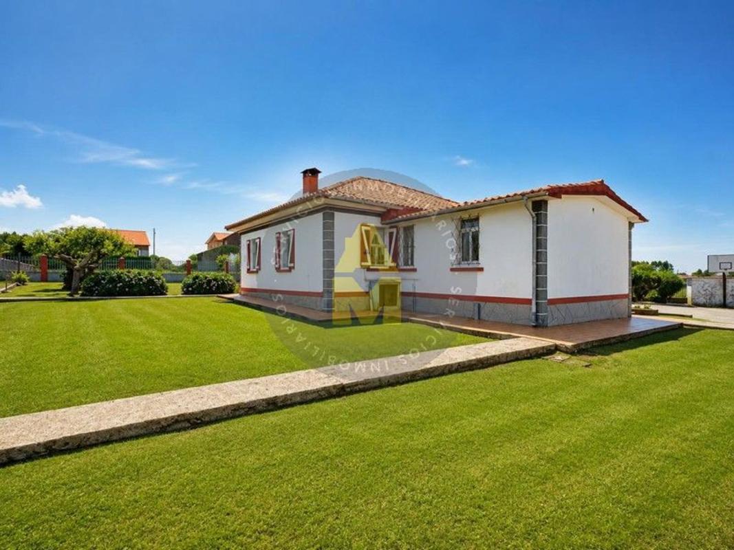 Sale of independent chalet in Casa o chalet en San Mateo-Castro-O Val, Narón, Narón
photo 1