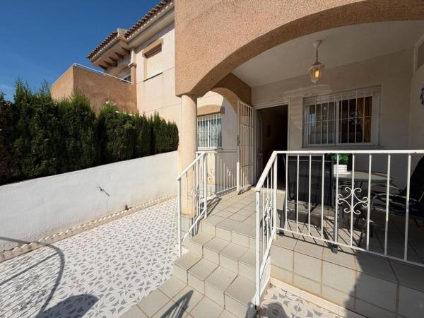 Independent chalet for sale in Casa o chalet en Aguas Nuevas, Torrevieja, Torrevieja
 photo 1