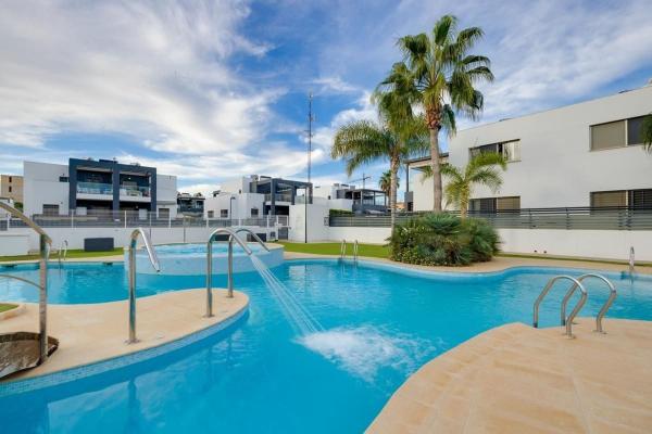 Chalet adosado en Avenida Tenerife s/n, Aguas Nuevas, Torrevieja photo 1