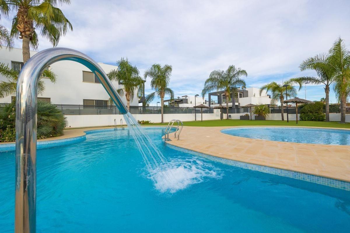 Продажа таунхауса в Chalet adosado en Avenida Tenerife s/n, Aguas Nuevas, Torrevieja , Торревьеха photo 2