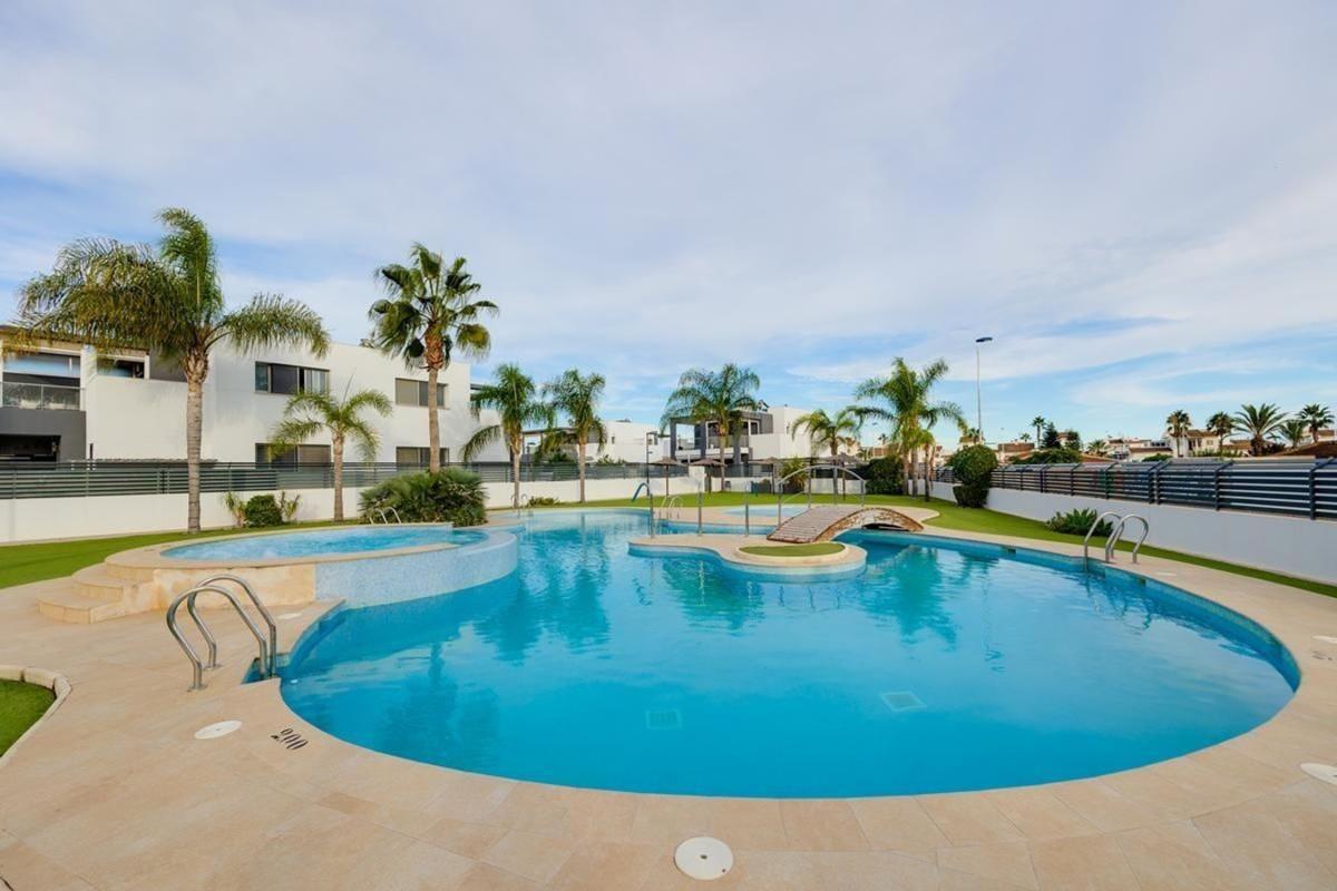 Продажа таунхауса в Chalet adosado en Avenida Tenerife s/n, Aguas Nuevas, Torrevieja , Торревьеха photo 3