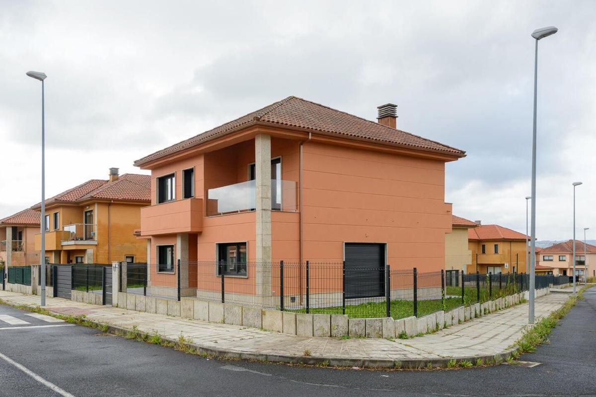 Properties for sale and rent in Spain photo 2