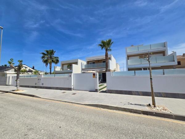 Casa o chalet independiente en Zona Pueblo, Pilar de la Horadada thumbnail 1