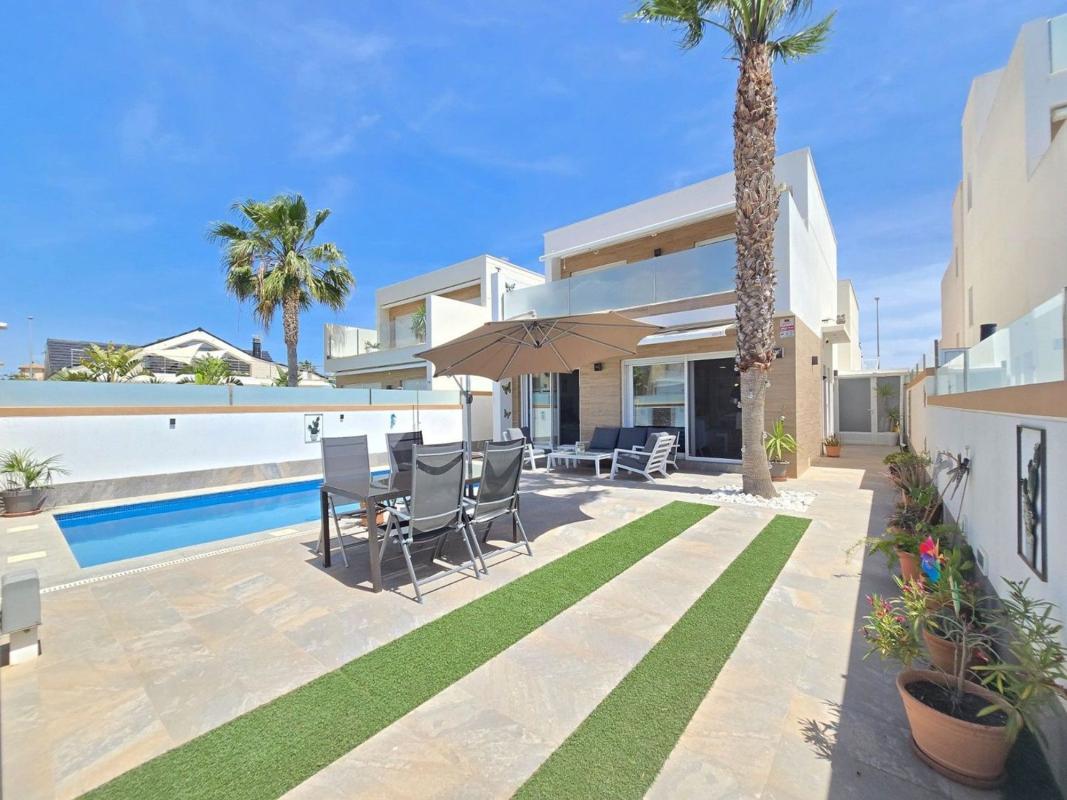 Properties for sale and rent in Spain photo 3