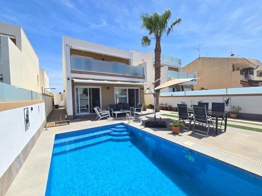 Properties for sale and rent in Spain photo 4