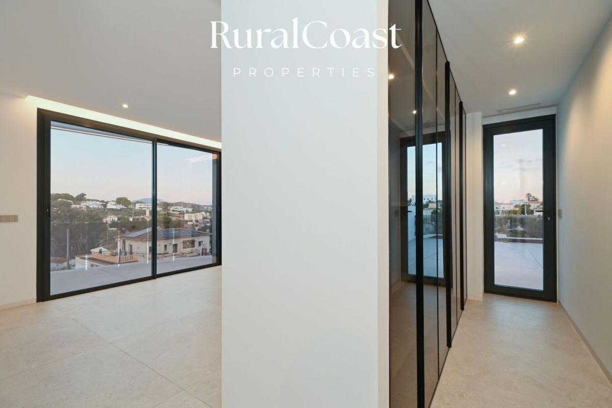 Properties for sale and rent in Spain photo 2