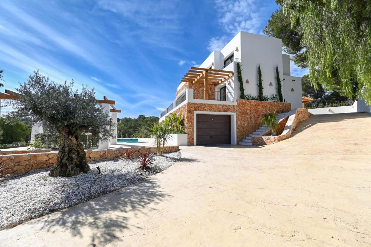 Properties for sale and rent in Spain photo 3
