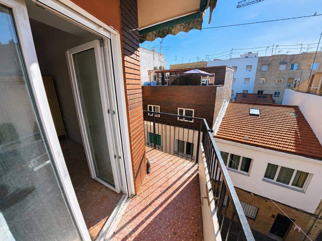 Venta de piso en Piso en Calle General Elizaicin, Carolinas Bajas, Alicante / Alacant, Alicante / Alacant
photo 2