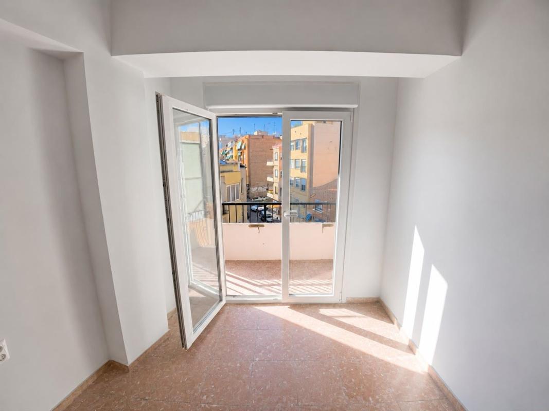 Venta de piso en Piso en Calle General Elizaicin, Carolinas Bajas, Alicante / Alacant, Alicante / Alacant
photo 3