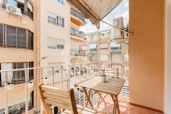 Venta de piso en Piso en Calle Taquigrafo Martí, Campoamor, Alicante / Alacant, Alicante / Alacant
thumbnail 2