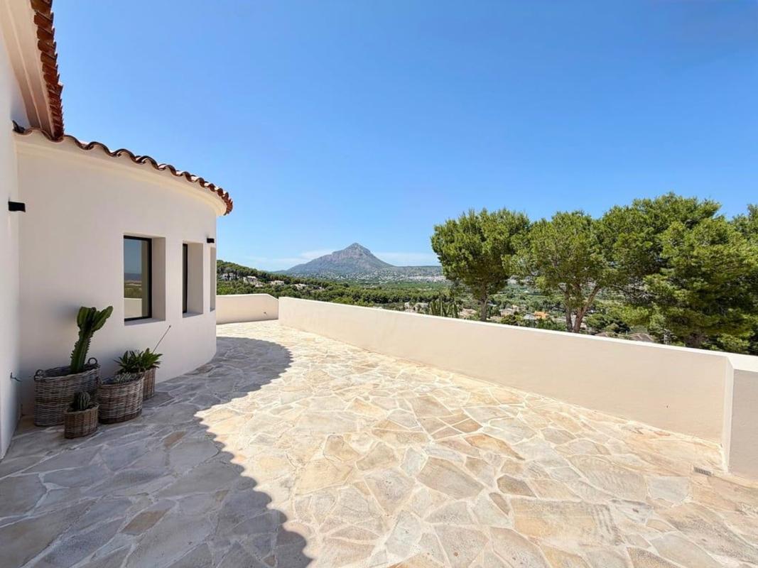Properties for sale and rent in Spain photo 5
