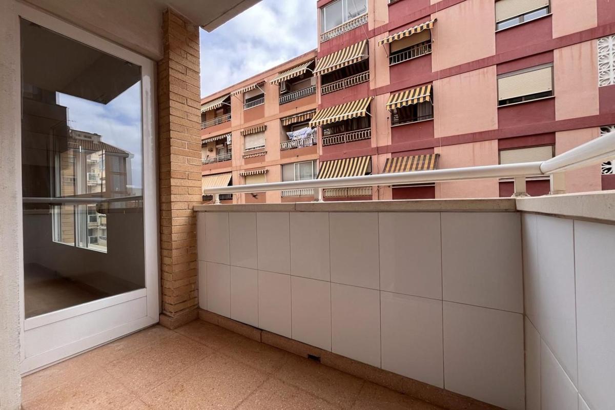 Sale of apartment in Piso en Calle Mestre Pons, Plans - Gasparot, La Villajoyosa / Vila Joiosa, La Villajoyosa / Vila Joiosa
photo 1