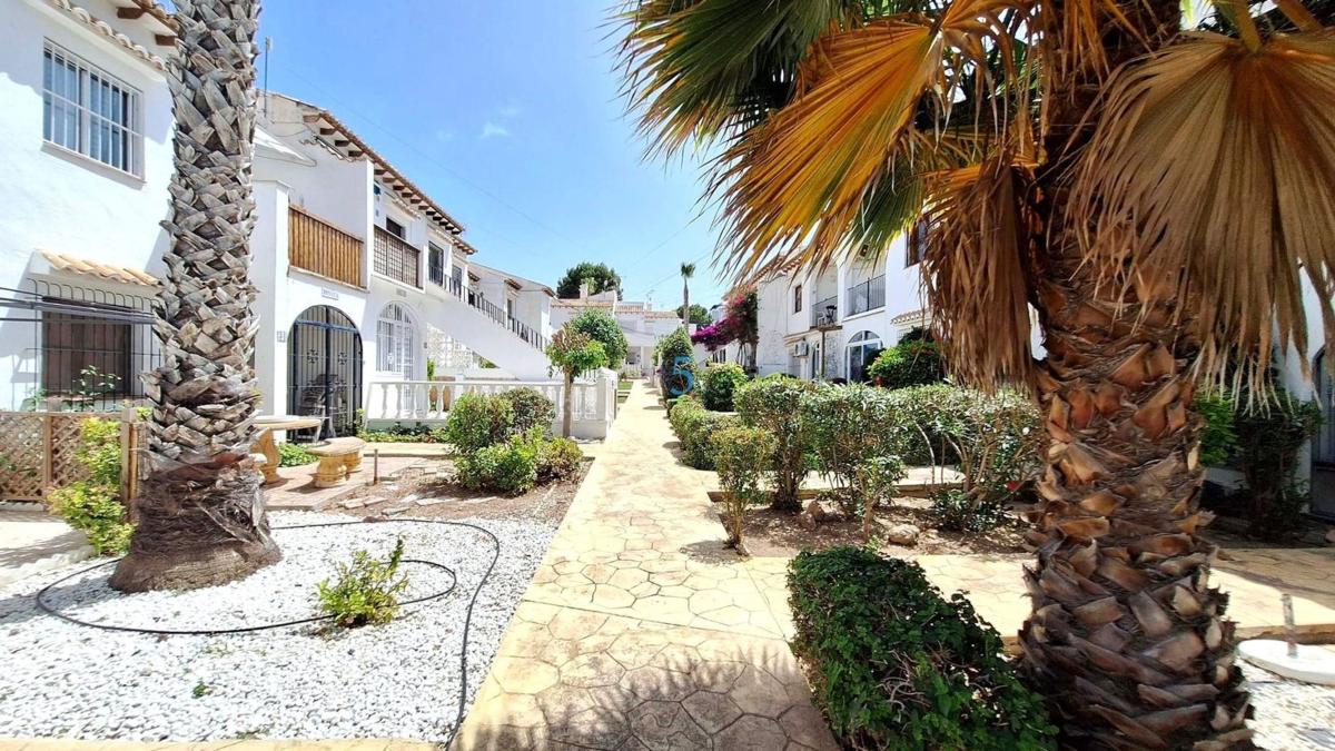 Venta de piso en Piso en Los Balcones - Los Altos del Edén, Torrevieja, Torrevieja
photo 2