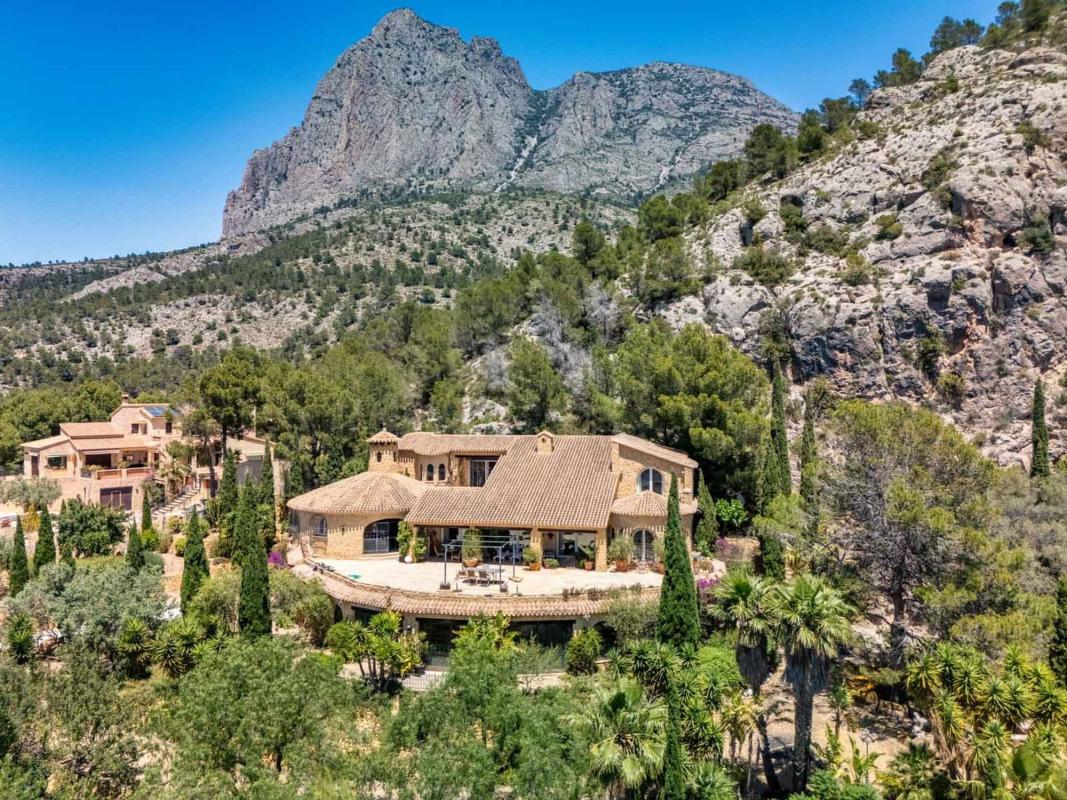 Sale of independent chalet in Casa o chalet en Finestrat Pueblo, Finestrat, Finestrat
photo 1