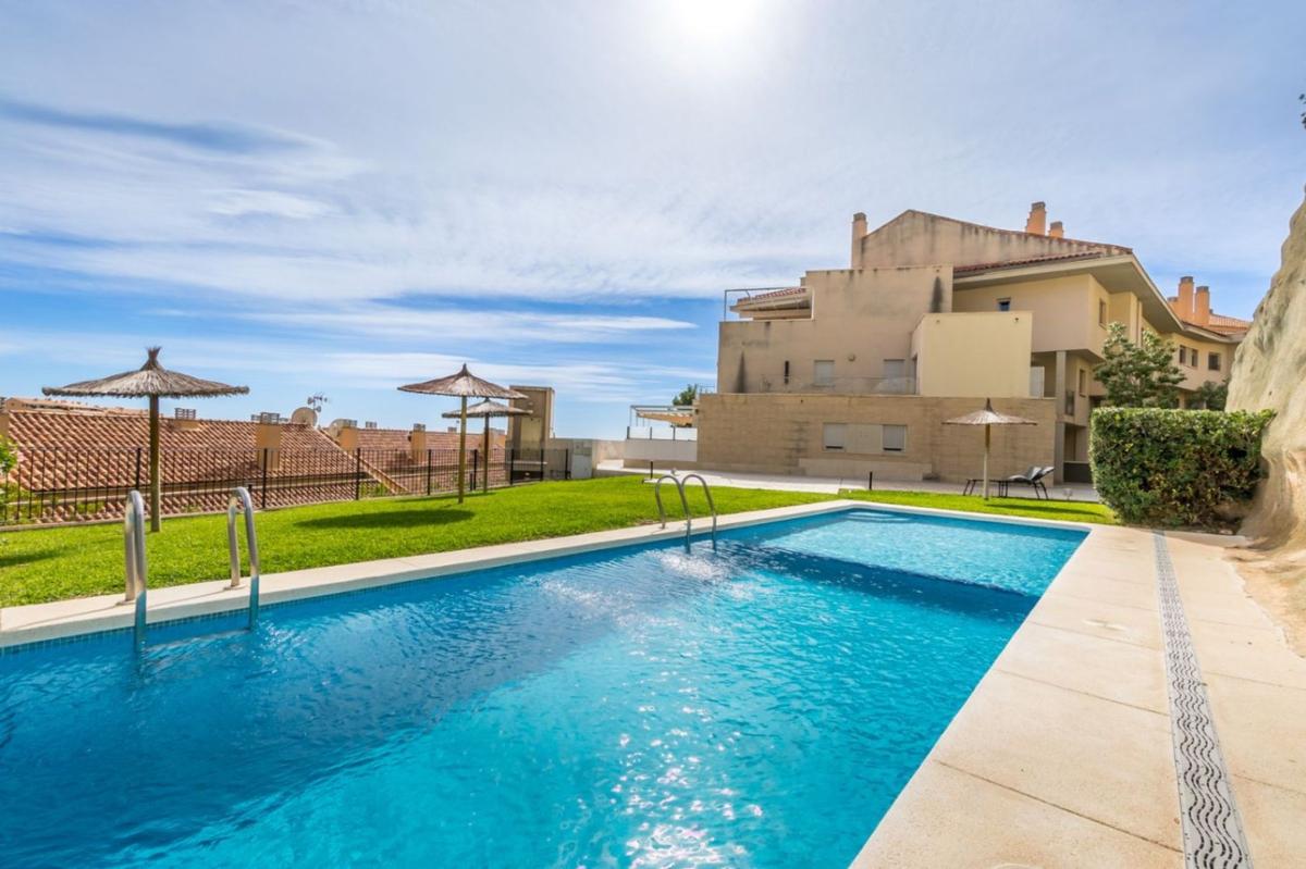 Sale of apartment in Piso en Zona de Mascarat, Altea, Altea
photo 2