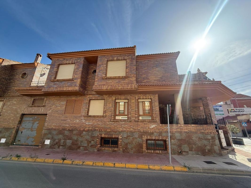 Propiedades en venta y alquiler en España photo 1