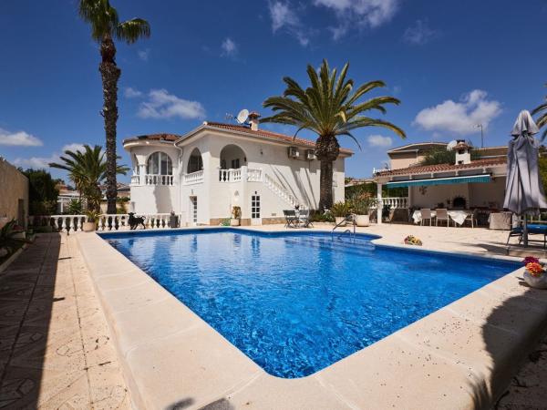 Chalet independiente en venta en Casa o chalet en Avenida de La Costa Azul, Centro de la Ciudad Quesada, Rojales, Rojales
photo 1